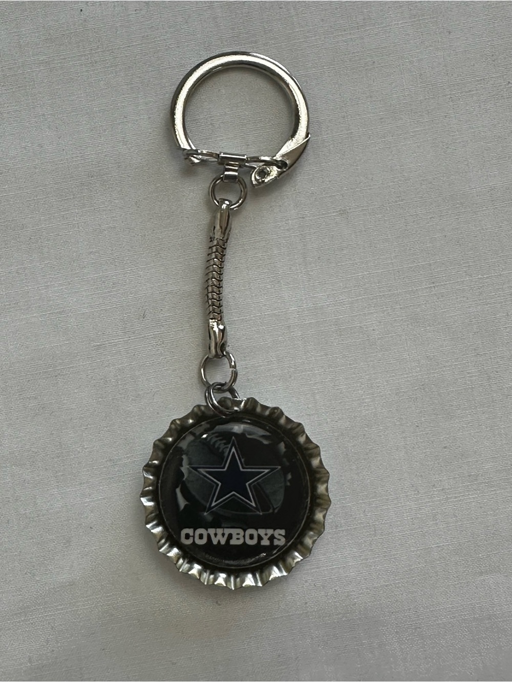 Dallas Cowboys Bottle Cap Keychain | Retro NFL Football Fan Key Ring